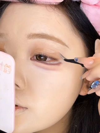 水滴形双眼皮贴你是我的神!再也不怕贴出来双眼皮会被眼尾吃掉了!直接扩宽眼尾放大双眼效果绝了#今日妆容 #平价彩妆 #女大学生 #日常唠嗑