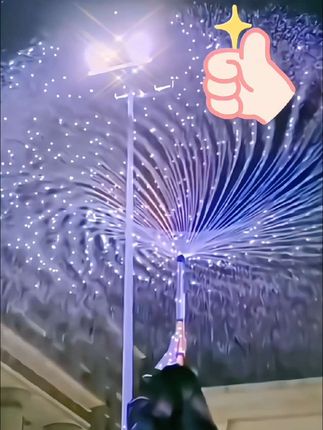 #上热门 #烟花水枪,喷射如烟花绽放,清凉又绚烂,绽放出浪漫的水花。