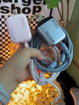 不管你家有几个充电器都不要错过这个低温快充的充满自动断电的充电器#充电器 #二合一充电器 #充电器快充 #低温快充充电器