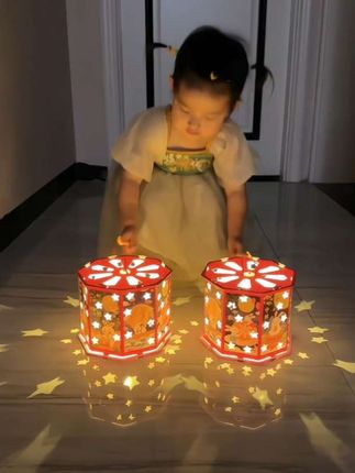 #中秋节 马上中秋节了,赶紧给娃备起来!#灯笼手工制作 #灯笼diy #中秋节灯笼 #中秋节灯笼手工 @巨量千川 @DOU+小助手