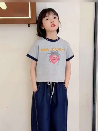 #女童套装 夏天这样穿,草莓T恤牛仔弯刀裤套装#好物推荐🔥 #夏季穿搭#穿搭 @我要上热门🔥涨粉 @DOU+上热门