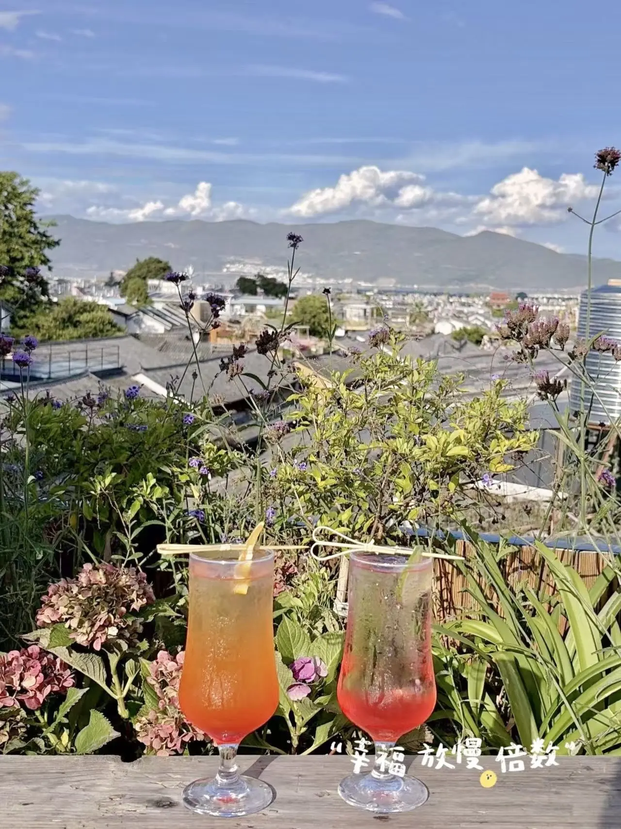 Navvy 苍山古城同框!大理屋顶的双重浪漫 在大理终于找到可以同时饱 - 抖音