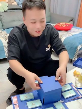 爱的礼物虽然礼物不贵重,心意却是满满的 ,送给所有人过生日礼物抽钱盒子#好物推荐🔥 #生日快乐#惊喜盒子