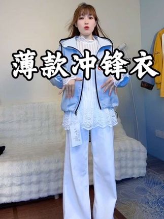早秋薄款冲锋衣外套,每个颜色都好显白#外套穿搭 #冲锋衣 #小个子穿搭 #休闲风 #我要上热门