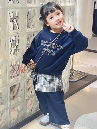 那一年 遇见你 甚喜之 这世界乱糟糟而你就是妈妈的那束光我们的浪漫藏在一日三餐朝夕相伴中我永远享受养育你的过程享受陪伴你长大的幸福望你一生平安健康喜乐 #我的女孩#萌娃穿搭 #高品质童装#秋季穿搭