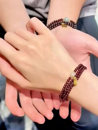 #手串搭配 #石榴石手串 #文玩手串 #手串手链 #女友礼物 @DOU+小助手