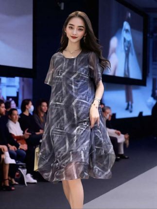 印花连衣裙女夏天2025新款气质名媛遮肚子遮胯宽裙子#时尚女装穿搭 #气质女装 #气质女神穿搭 #时尚搭配 #新款时尚女装
