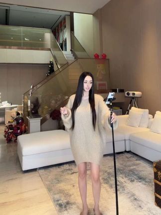 时尚感拉满的露背毛衣#穿搭 #毛衣 #LYVY #新品 #毛衣控