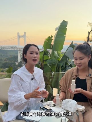 今天去找丽姐拿了两瓶粉底,不但遮瑕效果好,还能防水防汗不脱妆,这款粉底真的太好用了#我的乡村生活 #防水防汗不脱妆粉底液 #强烈推荐