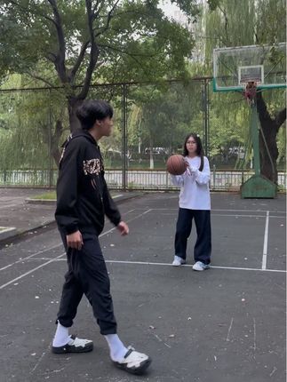 我搜苏州兰陵王怎么到这了#kzdall豹纹小猫开衫卫衣 #lushisi断裂长裤 #hyyyz洞洞鞋