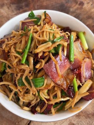 正宗贵州遵义大头菜丝,炒回锅肉,腊肉,凉拌,都巴适得很#下饭菜 #农村美食 #大头菜 #家常菜 #贵州特产