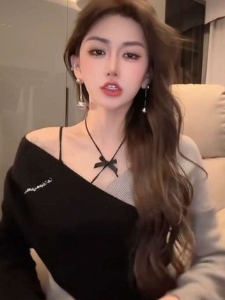 (浠儿姐姐)甜辣妹风撞色拼接V领针织衫秋冬修身交叉长袖百搭上衣#时尚穿搭 #针织衫 #日常分享 #仙女必备