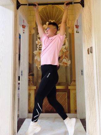 每天吊杆十分钟,改善腰间盘突出,脊椎 腰椎 颈椎不舒服,肩周炎也缓和了,腰细了,肚子小了,腿瘦了#居家锻炼 #运动 #单杠