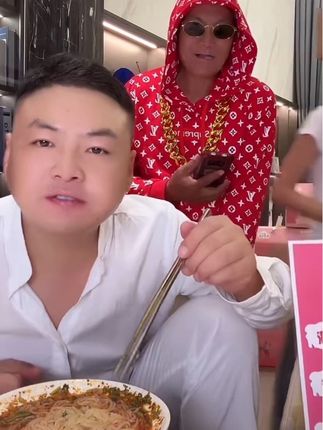 来自沙特阿拉伯.大爷 的强烈推荐,古米茄米线好吃😋#强烈推荐 #徐州米线 #米线 #肉酱米线 #张公子