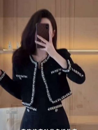 一整套时尚名媛外套连衣裙高级感小洋装两件套小香风镶钻套装搭配#每日新款推荐#春秋新款小香风两件套连衣裙#时尚潮流女装#高端大气上档次#爆款热卖中