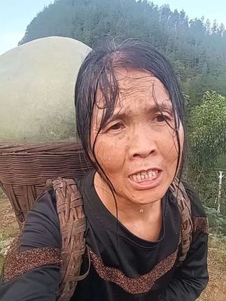 #真情演奏,我们女人一辈子真难,一颗心要分成多少瓣