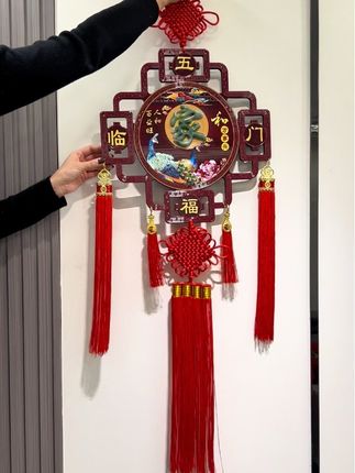 给大家推荐一款适合挂在客厅背景墙走廊入户玄关的桃木中国结挂件 #创作者中心 #创作灵感 #客厅装饰画 #中国结挂件 #玄关