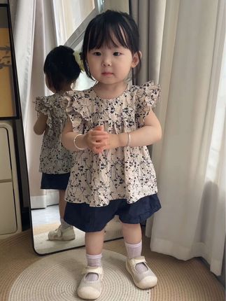 韩版碎花小飞袖娃娃衫套装,甜美洋气#高品质童装 #女童穿搭 #萌娃穿搭 #生女儿就是用来打扮的 #潮童穿搭