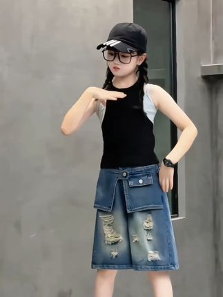 小孩子的风格不要圈的太死,可爱的,休闲的,韩风的,各种风格都可以尝试,趁着还小,使劲打扮#潮童穿搭 #牛仔穿搭 #潮流