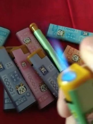 #直充打火机 火,第三次买了这次给朋友带的好用推荐这个就是你们一直想要却又找不到的防风打火机,它的外观非常的炫酷,而且采用的是防爆的材质制作而成,并且可以做到防风的效果。它不仅颜值高,还特别的实用,拿出去很有面子,喜欢的朋友赶紧屯