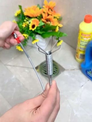 有了四爪下水道管道疏通器,就不用担心管道堵塞了,也不用等师傅啦,想爪啥就爪啥 #管道疏通 #下水道爪子 #不绣钢疏通器 #上热门🔥