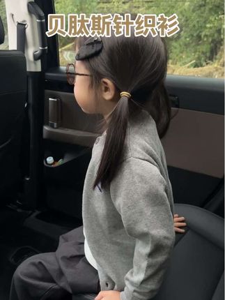 人生幸事不多 有女儿算一个 我曾憧憬过无数遍和她在一起的日子 我觉得 我们以后是最好的朋友 我们一起开怀大笑 一起逛街拍照 一起分享有趣的事 一起去发现生活的甜 一起尝遍这世界的美味 我一想到她永远都是我的女儿 我就幸福的冒泡 这辈子可能会后悔很多的事 但你绝对不在其中…. #我的女孩#生女儿就是用来打扮的#高品质童装#秋季穿搭#当妈后