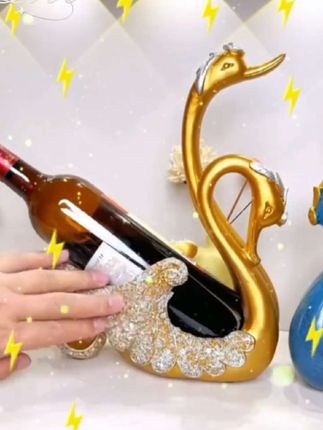 天鹅酒架,既装饰又实用#酒架 #天鹅 #天鹅红酒架