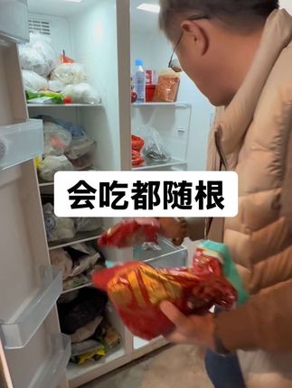划拉哥会吃都随根! #抖音美食推荐官 #酱香猪蹄 #强烈推荐 @东北划拉哥他老妹儿 @东北划拉哥
