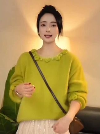 「好温柔啊」手工钩花细闪亮丝针织衫不起球毛衣女秋冬穿搭#面料柔软舒适 #与众不同 #与众不同