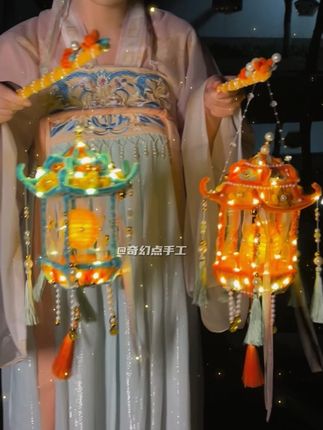 做了一盏绝美宫灯 真是把中式浪漫拿捏的死死的 中秋拿着她 氛围感直接拉满 #宫灯 #中秋 #花灯 #扭扭棒 #中秋氛围感
