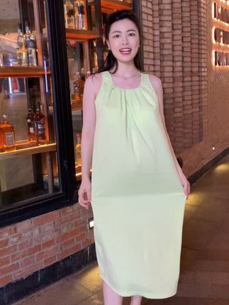 自带胸垫的睡裙,绿色还特别显白,面料软软滑滑的,真的好舒服#睡裙#家居服#睡裙#睡裙分享#背心睡裙