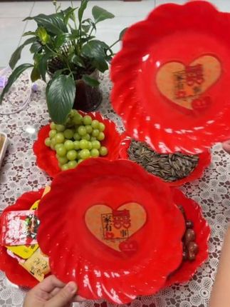 你们现在搬新家还在自己买水果盘吗?我最近发现了一个特别好看的水果盘,忍不住分享给你们#果盘 #红色喜庆 #颜值好物 #五福临门