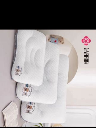 自从给孩子换了这个枕头之后,它睡觉都变得更香了。它是这种低枕的设计,可以很好贴合孩子的颈部曲线,让孩子睡得更舒服,回弹性也很好,怎么按压都不会变形哦!而且还是这种针织棉的面料,摸起来软乎乎、暖绒绒的,特别适合小孩子用,家里有小朋友的赶紧安排上吧!#枕头 #枕芯