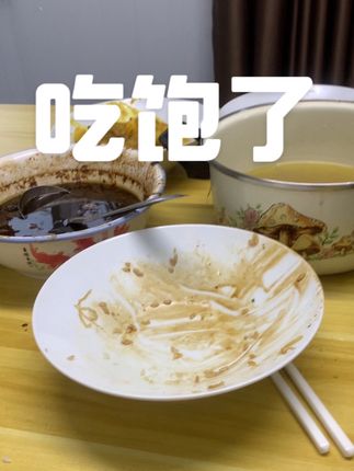总觉得哪里怪怪的… #创作灵感 #万万没想到#我的农村生活 #父子 #阳山水蜜桃 老爸吃饱了说要睡一会?!