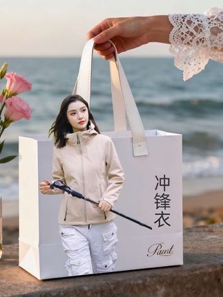 #冲锋衣 #外套穿搭 #户外穿搭 #登山 #夹克外套