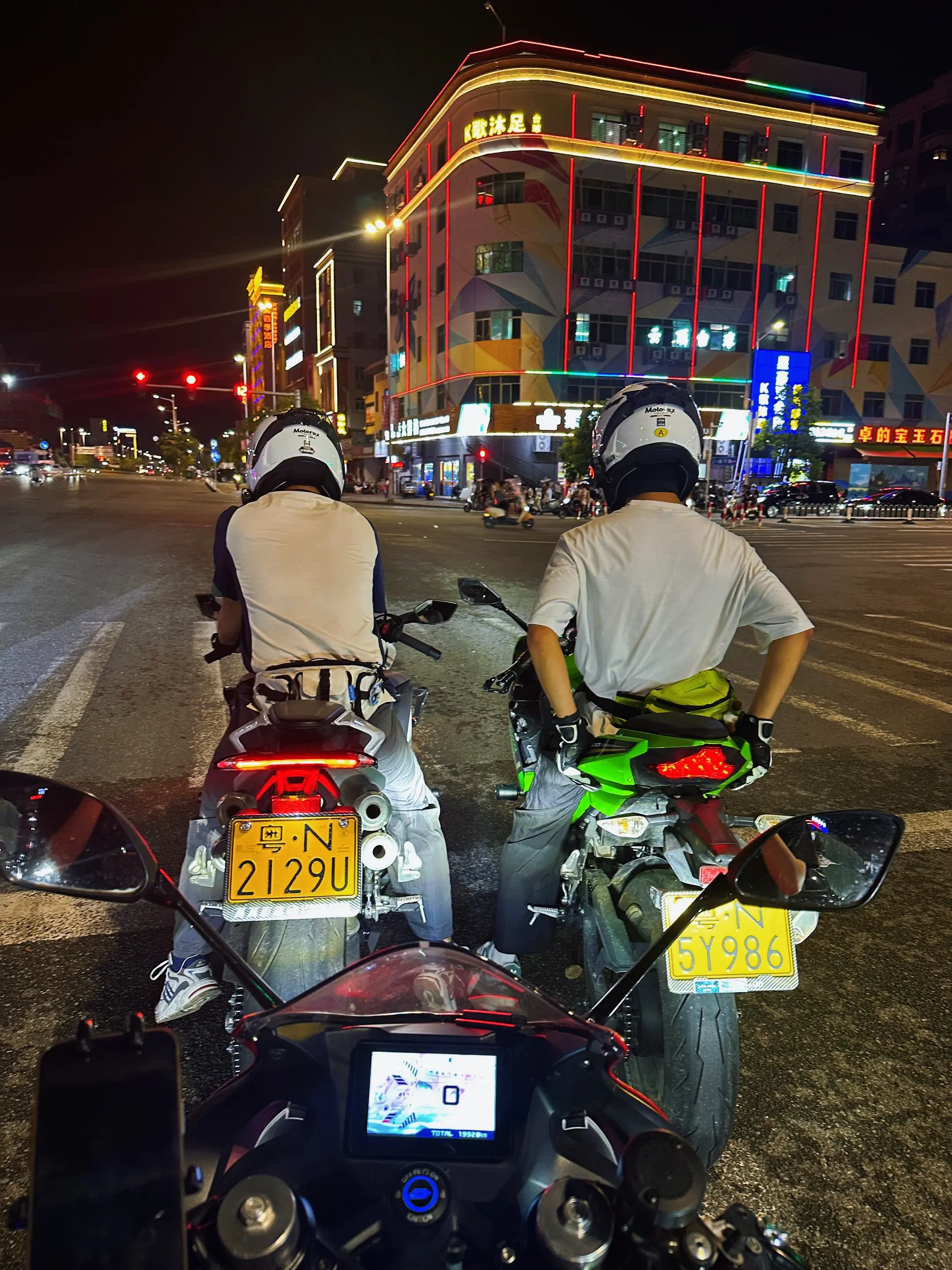 出来骑车,不然找人弄你#夜骑机车 - 抖音