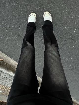 不愧是熬夜挑选的秋季报恩神裤!#黑色系穿搭 #牛仔裤 #男生穿搭 #ootd穿搭 #显腿长显腿直