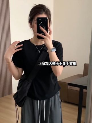 超显气质的褶皱圆领收腰t来啦!! #好物推荐🔥 #夏季穿搭 #谁穿谁好看 #显白显瘦 #正肩t恤推荐