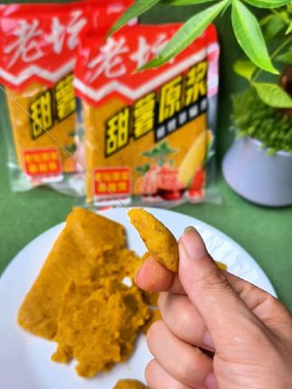 钓友们!再狡猾的草鱼也得乖乖开口,哪怕是久经烤验的老黑草也无法拒绝!就是这款夏季钓草鱼比玉米更好用的西部风老坛甜薯原浆,专为夏季底层巨物而研发,无需复杂开饵,直接就可以搓耳垂钓,而且复沟性好,钓一个小时以上也不会掉,入水后轻微雾化,可避开小鱼干扰,钓大鱼特别合适!两包仅9块9,赶紧带去钓鱼吧!#大草鱼 #爆护饵料 #钓鱼饵料 #西部风 #钓鱼的乐趣只有钓鱼人懂