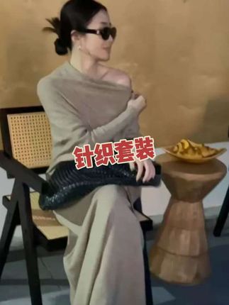 秋季新款露肩蝙蝠袖坑条针织上衣+显瘦半裙套装 #高级感穿搭 #针织毛衣 #显瘦穿搭 #蝙蝠袖 #高级感穿搭