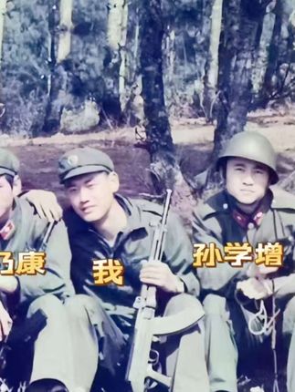 85年12月,部队进驻集结地域云南文山平坝,进行接防67军阵地前的临战训练。这是临战训练期间经常在一起玩的几位战友,今天翻看照片,看到了这张合影,40年了,也不知他们都还好吗?#都是满满的回忆