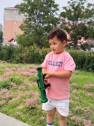 这个玩具火箭炮也太炸裂了小手一按就能发射儿子玩的太入戏了#火箭炮玩具#这玩好炸裂#儿童玩具 #解压玩具