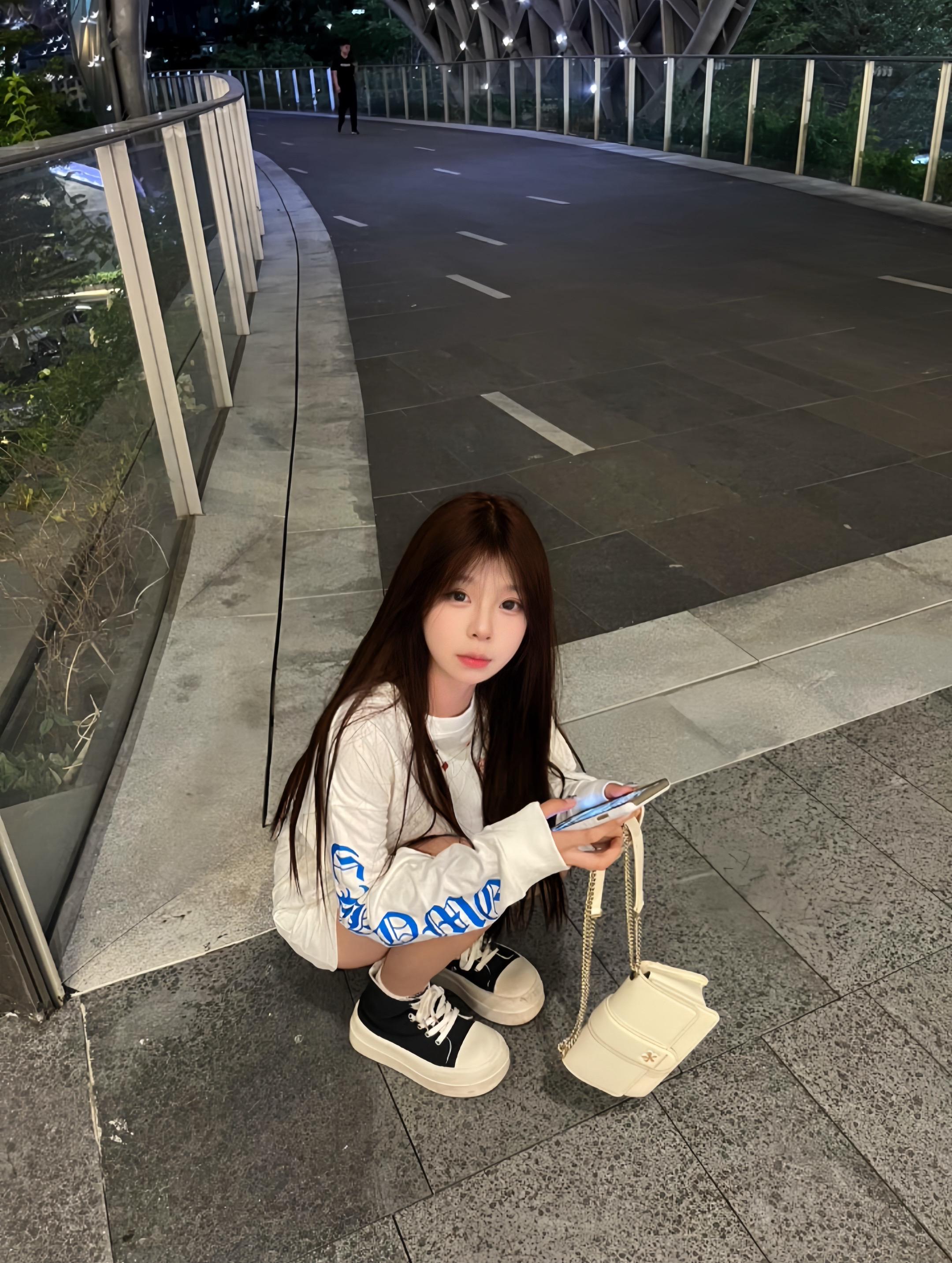 你这些年最想要的到底是什么 你要爱爱来临你总要质疑 你要自己一个人 你又恐惧孤单#文案