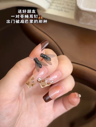 好抽象的耳钉,好喜欢啊#抽象 #耳钉 #苍蝇耳钉