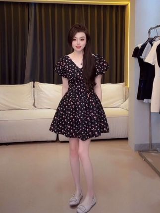 #法式仙女裙来了 #新款连衣裙 #显高显瘦 #碎花连衣裙 #谁穿谁漂亮