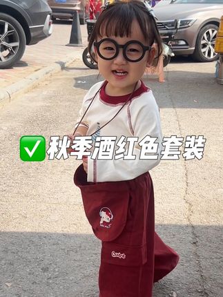 亲爱的女儿 我永远会为你的到来感动幸福 我只要你过得健康快乐就好了 希望这被爱包裹的童年会成为保护你一生的铠甲 没有一朵花从一开始就是花 没人规定一朵花 必须成为向日葵或是玫瑰 你乐意的话 做茉莉 做雏菊 做无名小花 做千千万万 无条件爱你 是妈妈一生要做的事 如果陪伴有痕迹 那一定藏在你长大的一点一滴里 #原创视频 #女儿穿搭 #秋季童装 #女宝穿搭 #童装