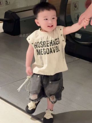 哇塞!给儿子这样穿也太潮了吧#男宝穿搭 #潮童穿搭 #儿童穿搭分享 #夏天该有的样子 #我的男孩