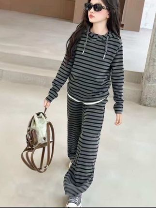 女童春秋新款条纹连帽卫衣套装洋气女宝宝假两件上衣休闲裤两件套#女童套装 #女童套装夏季 #卫衣套装 #儿童套装 #高品质童装 @dou+流量推送 @DOU+上热门 @DOU+小助手