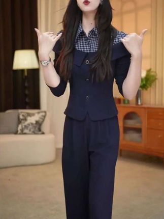 #洋气减龄 #洋气小衫 #套装#今天的穿搭分享 #ootd每日穿搭灵感