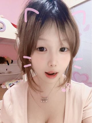 好热不想再拍了。。。#辣妹穿搭 #小性感 #猫系女友 #性感可爱 #你的女友已上线